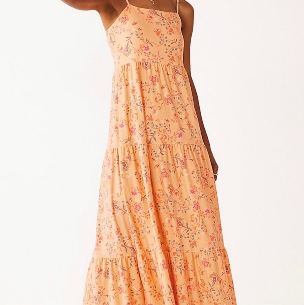 Juniors' SO Sleeveless Tiered Maxi Dress in Peach Floral. Size L.